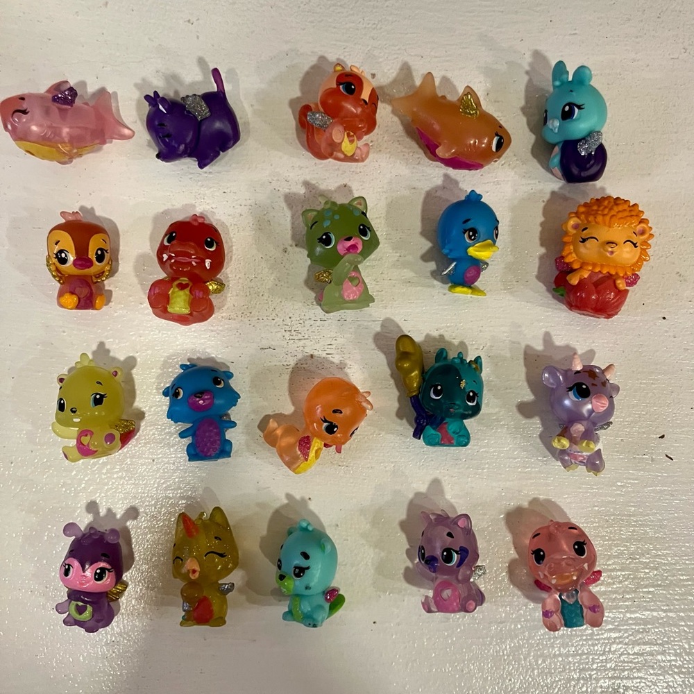 Lot of 20 Hatchimals mini figurines toys